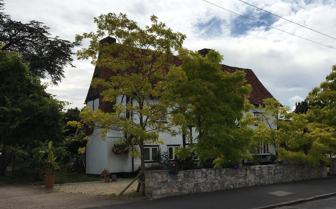 Heathrow Cottages Staines-upon-Thames Exterior foto